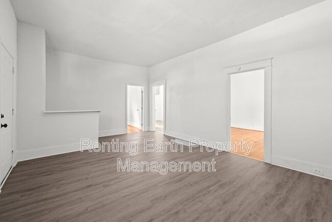 Building Photo - 1520 34th Ave N