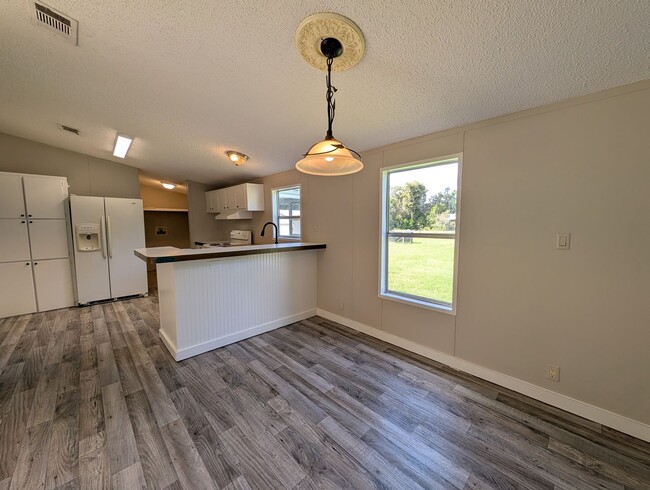 Building Photo - 4 BED 2 BATH,  3 ACRES,  FENCED PADDOCK