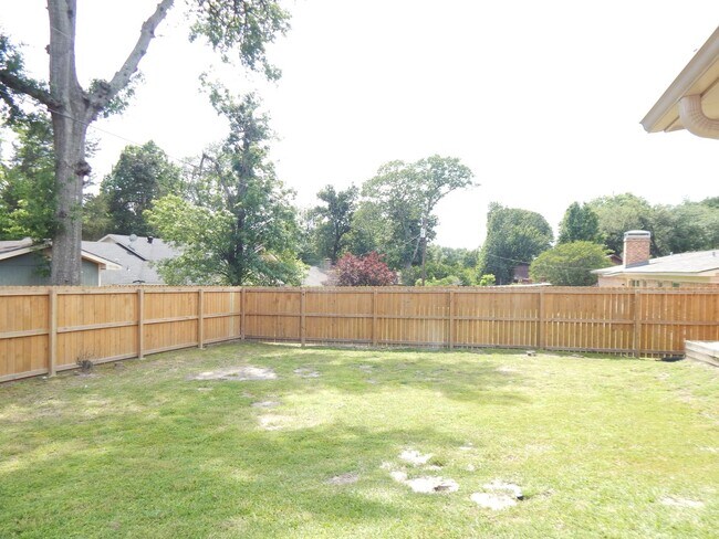 Building Photo - South Tyler, Beautiful 3 Bedroom, 2 Bath Home with RV Parking!