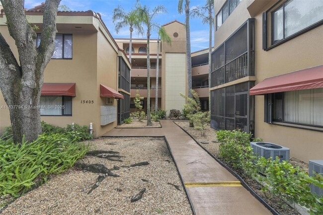 Building Photo - 15405 Miami Lakeway N
