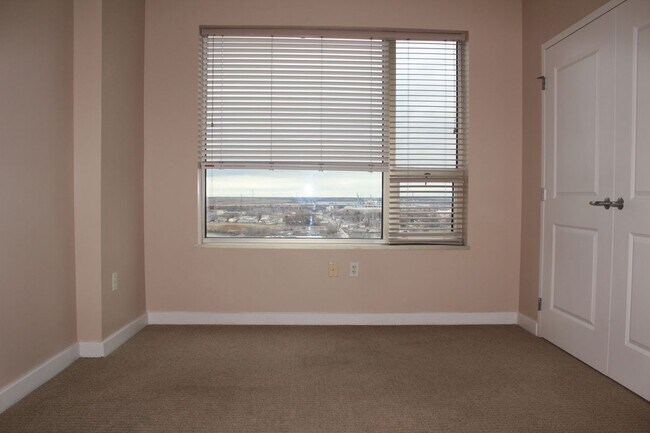 Building Photo - 105-UNIT CHRISTINA LANDING DR, 1703