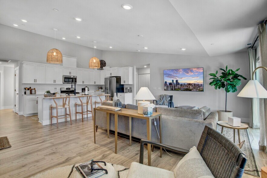 Building Photo - 16625 SW Botany Bay Ln