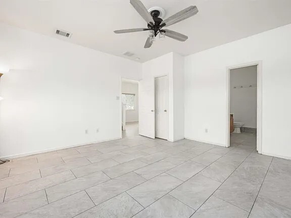 Building Photo - 20827 Settlers Lake Cir N
