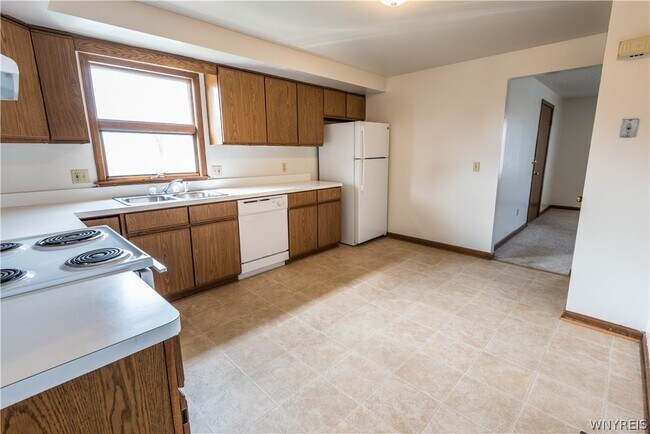 Building Photo - 325 Kaymar Dr