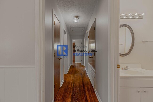 Building Photo - 3 Bed/2 Bath Home In Huntington Park