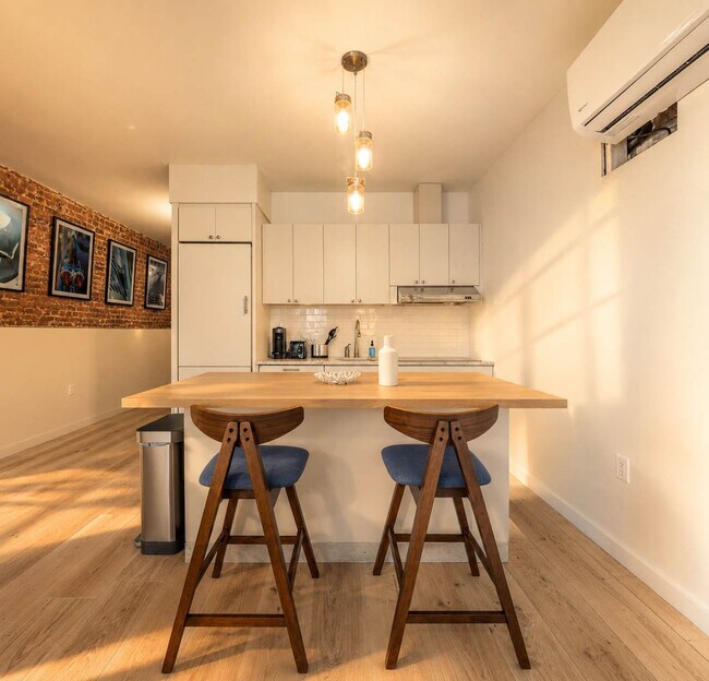Building Photo - 354 Bowery-SI ID1034997P