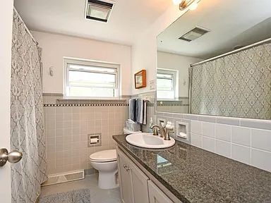 Building Photo - 939 Springbrook Dr