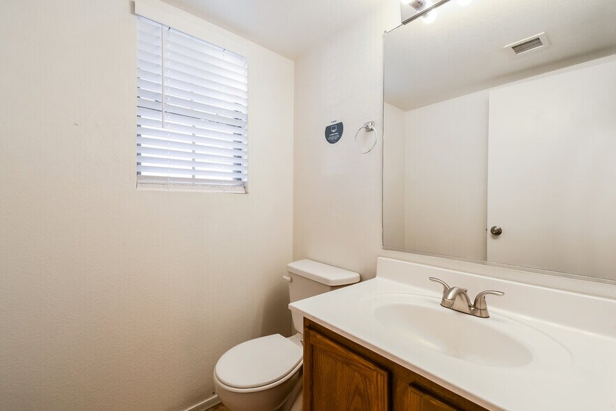 Building Photo - 2746 S Southwind Dr