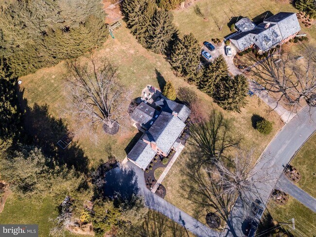 Building Photo - 2210 Boxmere Rd