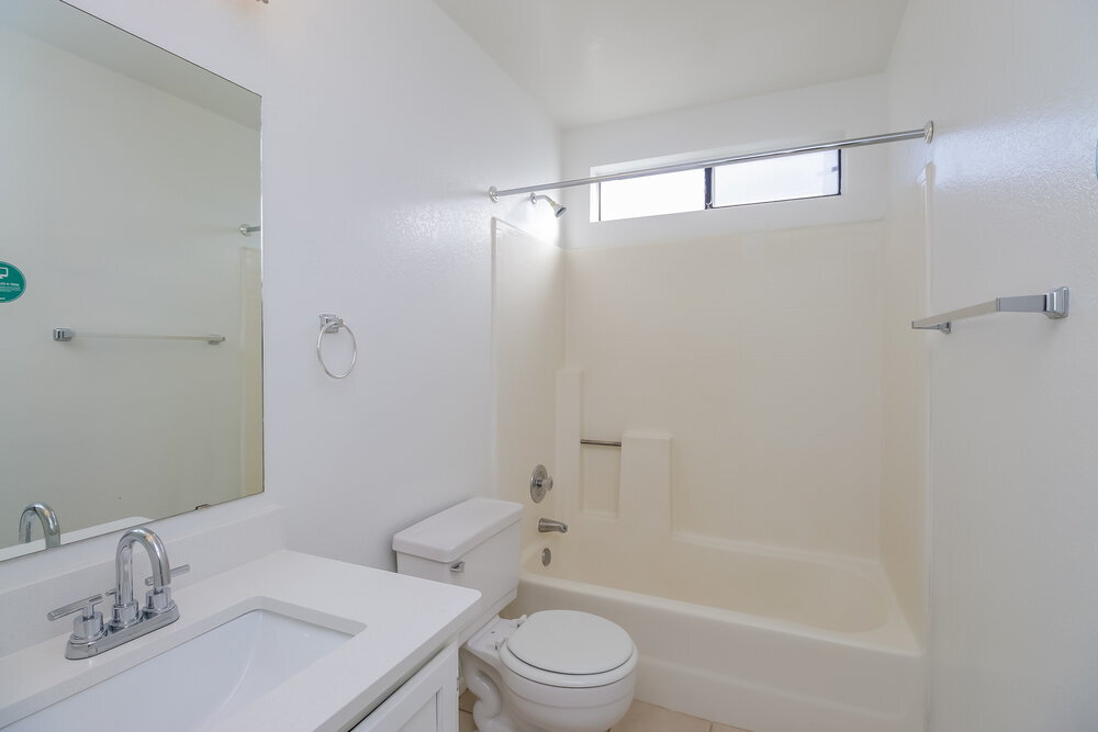 Building Photo - 657 W Shawnee Dr