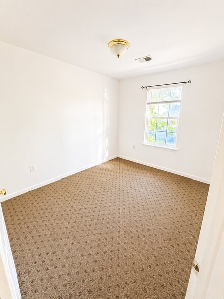 Building Photo - 6726 Emmanuel Ct