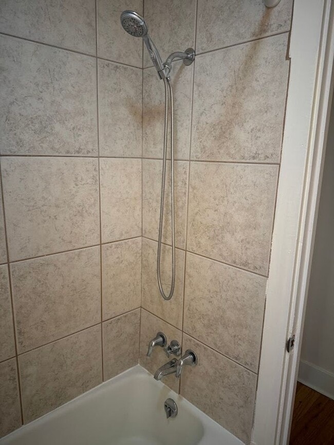 Building Photo - Updated Highland Park Townhome!