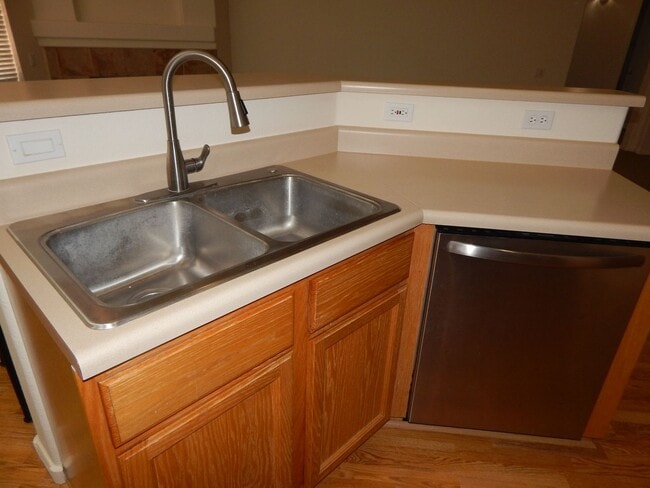 Building Photo - 3 Bedroom 2 Baths 1844 Sqft in Bluffs
