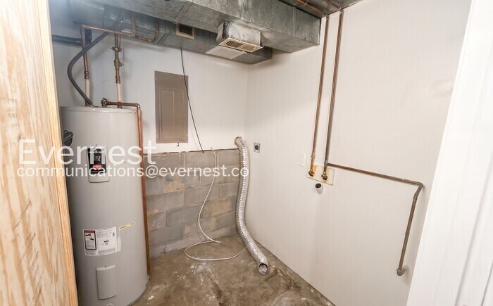 Building Photo - 2913 Chatsworth Way
