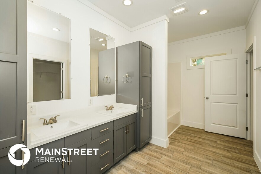 Building Photo - 2003 E Overton Rd