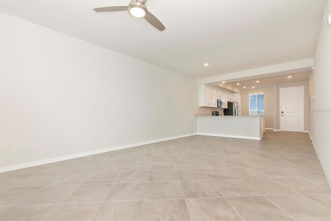 Building Photo - 12320 Wellen Golf St