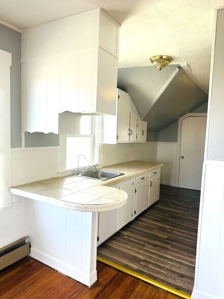 Building Photo - 2 Bernon St