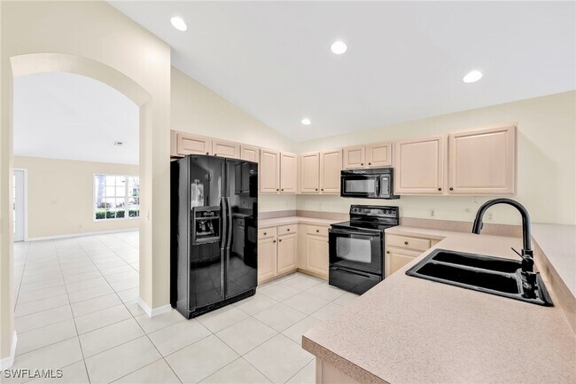 Building Photo - 15015 Savannah Dr