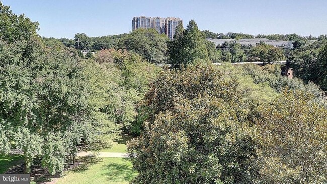 Building Photo - 10401 Grosvenor Pl