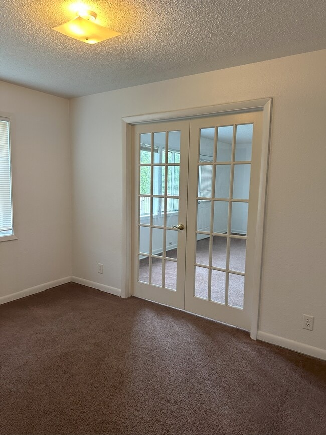 Building Photo - 1029 N Lincoln St