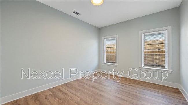 Building Photo - 1072 Bruce St