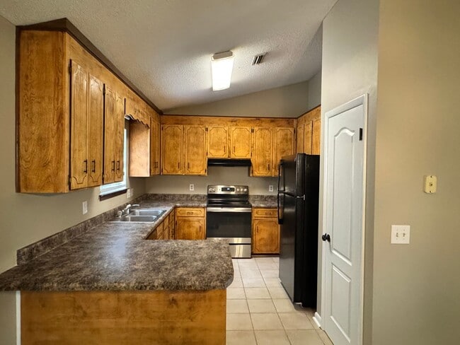 Building Photo - 601 Iroquios