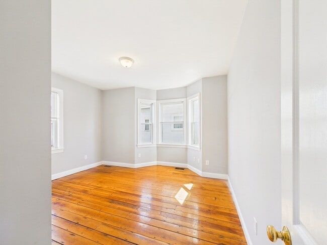 Building Photo - 1040 Hyde Park Ave