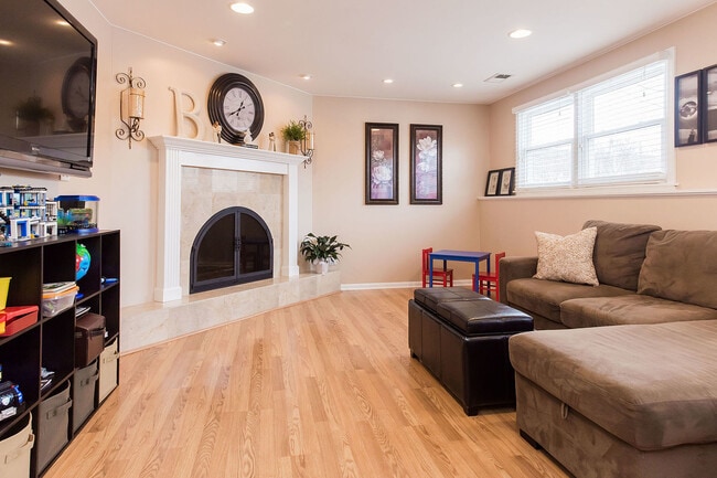 Building Photo - 461 Middlesex Ct