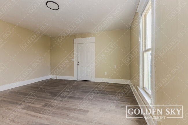 Building Photo - 646 N Mulberry St