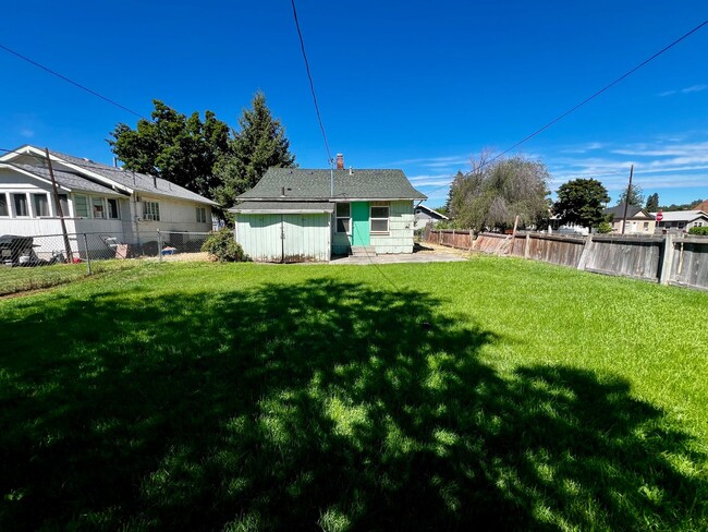 Building Photo - Non-Refundable & Security Deposit Total: $1500.00