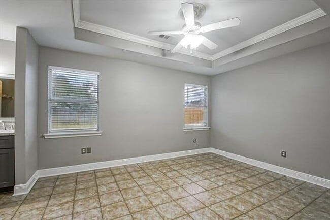 Building Photo - Lovely updated home in Suncrest Subdivision