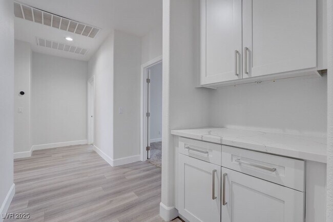 Building Photo - 72 Dollar Pointe Ave