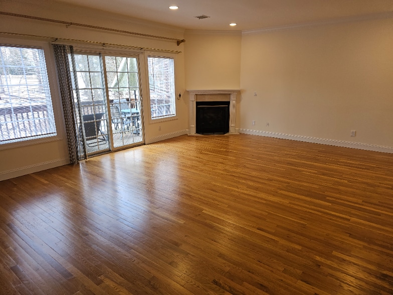 Building Photo - 104 Demarest Ln