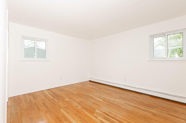 Building Photo - 520 Hyman Ave