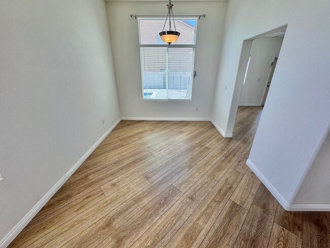 Building Photo - ENJOY THIS STUNNING 3 BEDROOM WITH A TRANQ...