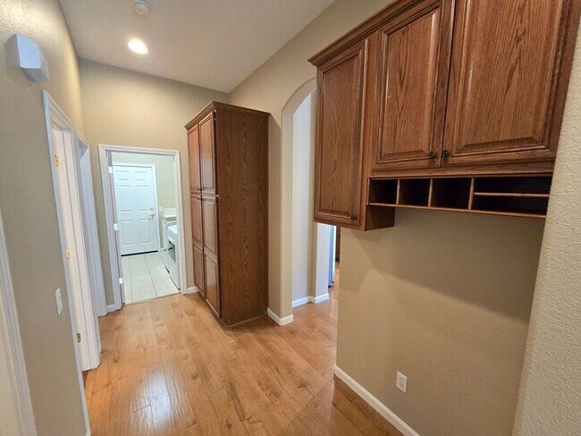 Building Photo - Spacious Modern Home in Spanish Springs