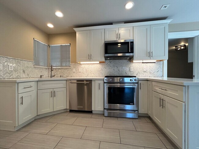 Building Photo - Recently Remodeled Single-Story 3/2 Gem in...