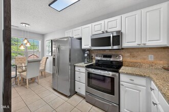Building Photo - 2400 Huntscroft Ln
