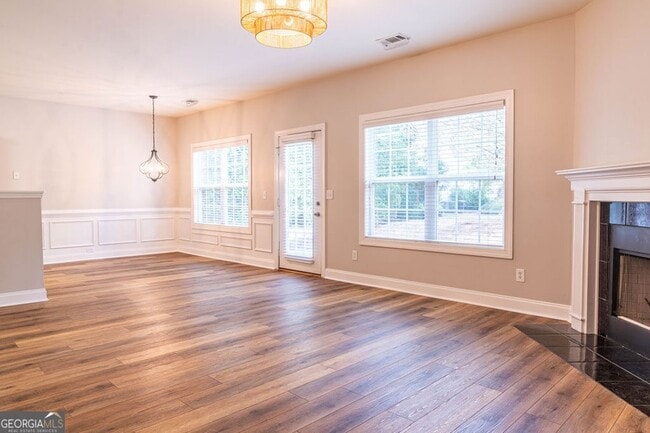 Building Photo - 2046 Barberry Dr