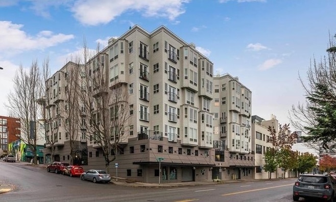 Building Photo - 3028 Western Ave