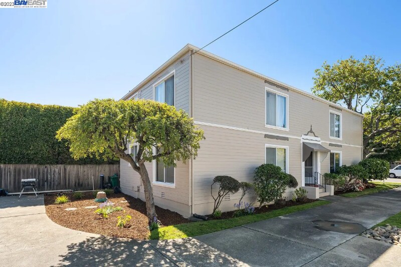 Building Photo - 1609 Santa Clara Ave