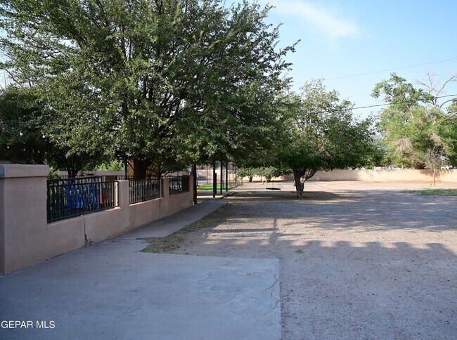 Building Photo - 10725 W Burt Rd