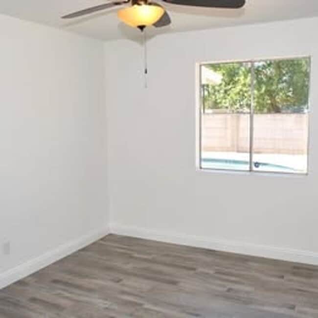 Building Photo - 3 BEDROOM 2 BATHS WITH A POOL FREE RENT OAC  MTM AVAILABLE