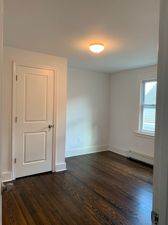 Building Photo - 181 Grove St