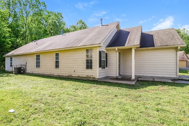 Building Photo - 4680 Waterfront Oak Dr