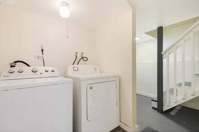 Building Photo - Tree House