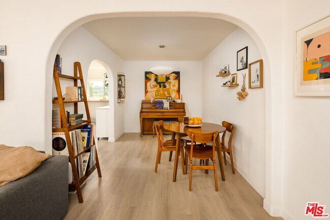 Building Photo - 4540 Catalpa St