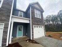 Building Photo - 3 Bed, 2.5 Bath in Stonebay Townhomes!
