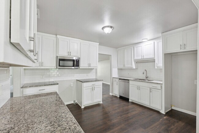 Building Photo - 4016 Winfield Ave