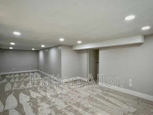 Building Photo - 126 Locust Ct